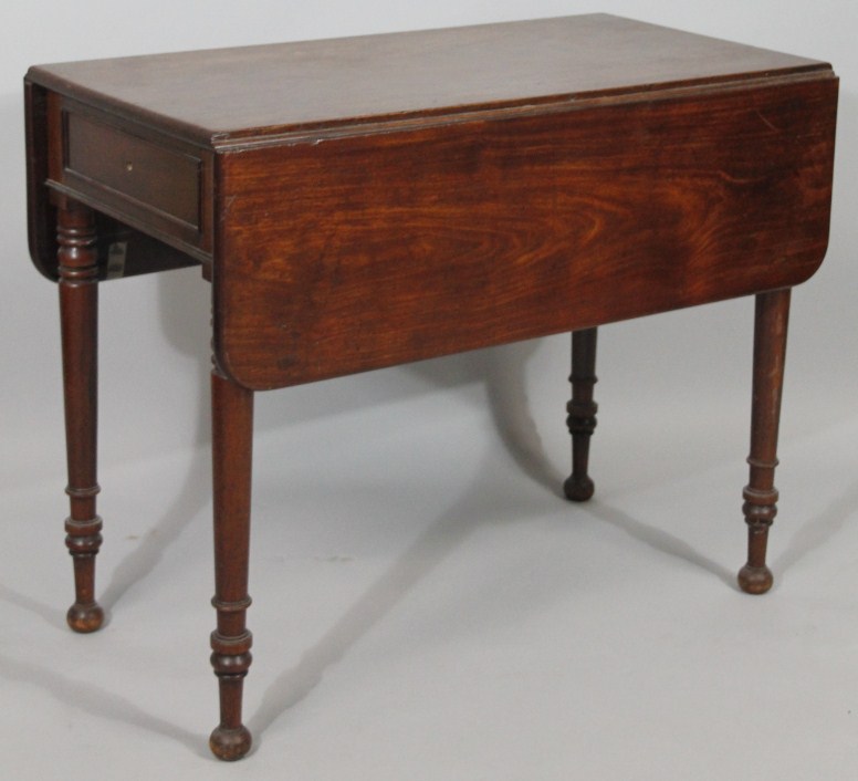 Appraisal: An early thC mahogany Pembroke table of shaped outline on