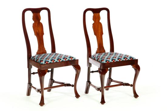 Appraisal: SET OF SIX QUEEN ANNE-STYLE CHAIRS Twentieth century mahogany Vasiform