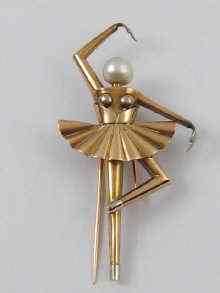 Appraisal: A yellow metal tests ct gold Art Deco brooch in