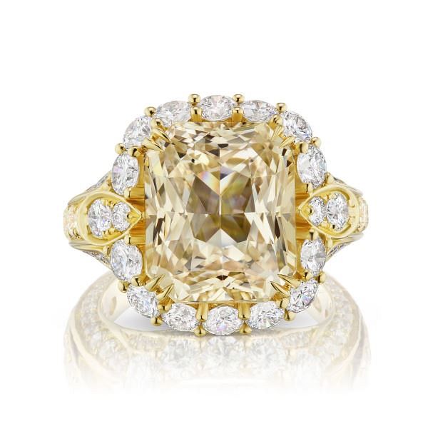 Appraisal: ct Yellow Sapphire And ct Diamond Ring An unusual light