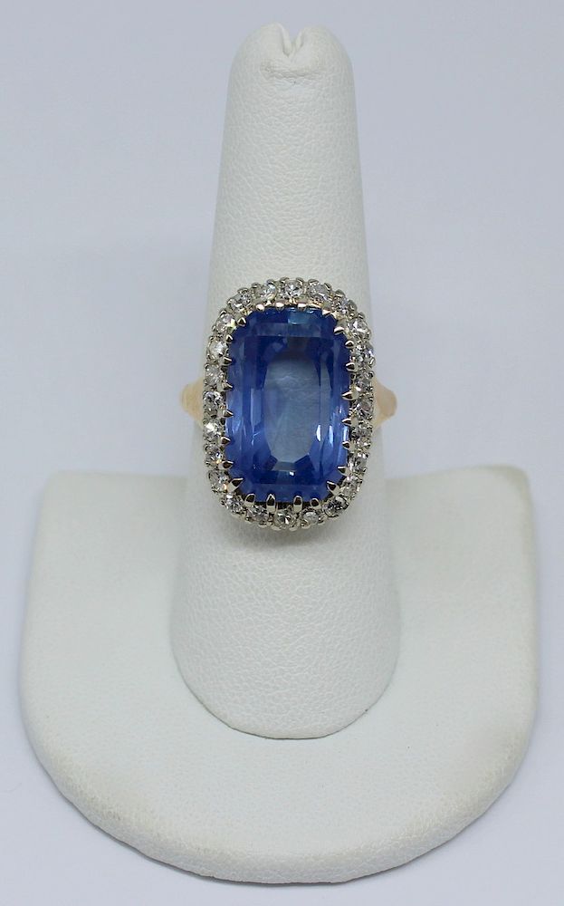 Appraisal: JEWELRY GIA Natural Unheated ct Ceylon Sapphire Vintage kt yellow