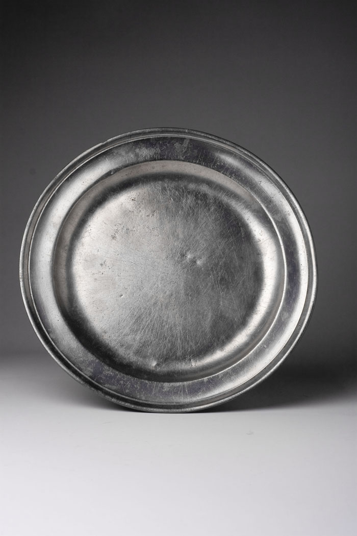 Appraisal: PEWTER PLATE RICHARD KING JR LONDON ENGLAND CIRCA - Maker's