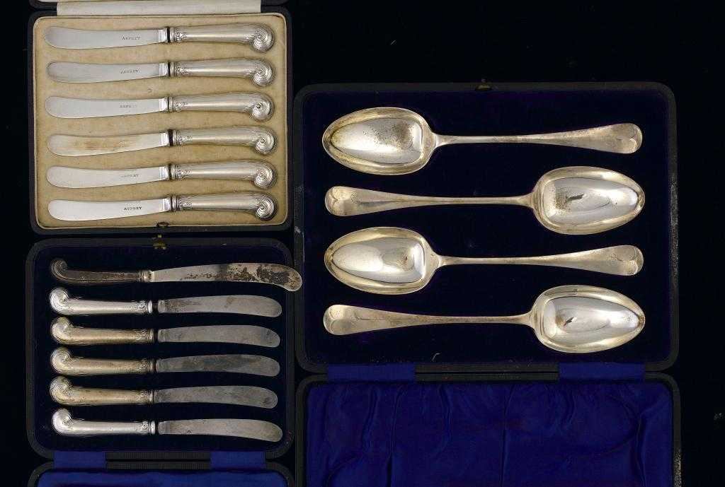 Appraisal: A SET OF FOUR EDWARD VII SERVING SPOONS Hanoverian pattern