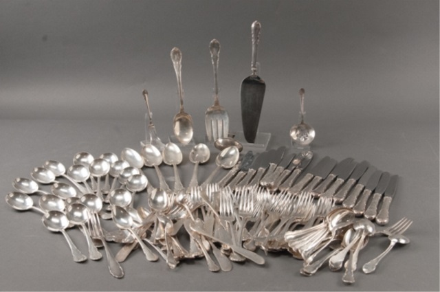 Appraisal: Lunt Sterling Silver Flatware To include pieces salad forks dinner