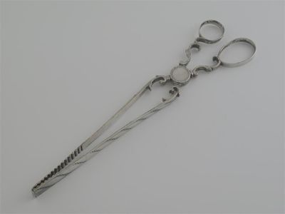 Appraisal: A pair of George III bright cut serving tongs scissor