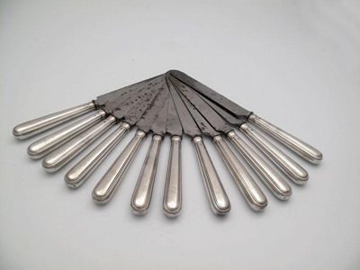 Appraisal: A George III set of twelve Thread pattern table knives