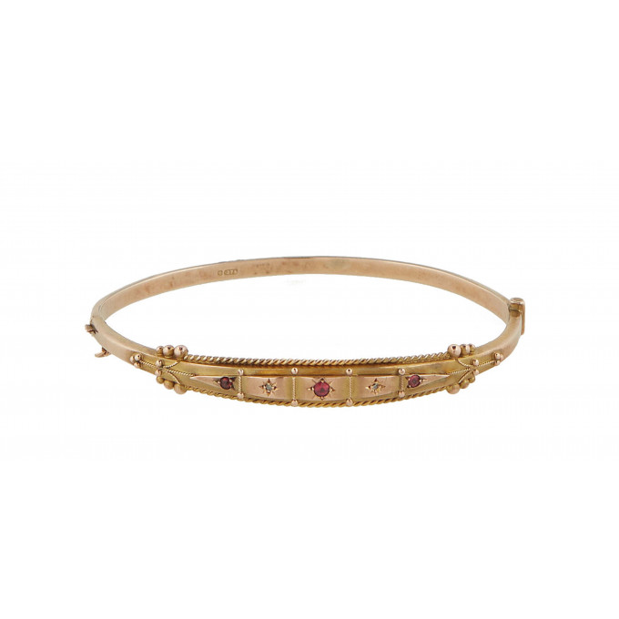 Appraisal: English K Yellow Gold Hinged Bangle Bracelet c the tapered