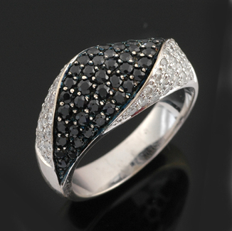 Appraisal: A diamond and black sapphire ring The ct white gold