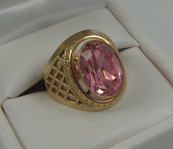 Appraisal: PINK GEMSTONE AND K GOLD RING set with a single