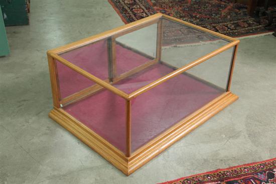 Appraisal: OAK COUNTER TOP DISPLAY CASE The case has glass sides