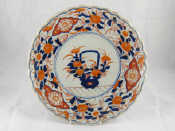 Appraisal: A large Imari plate with lobed rim and central floral