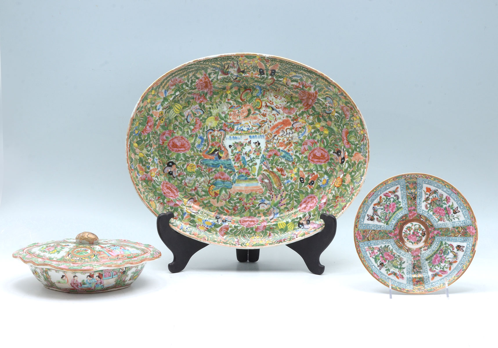 Appraisal: PC CHINESE TH C ROSE MEDALLION COLLECTION Comprising - plate