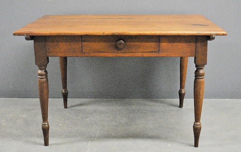 Appraisal: - Country Sheraton pine tavern table c with a cleated