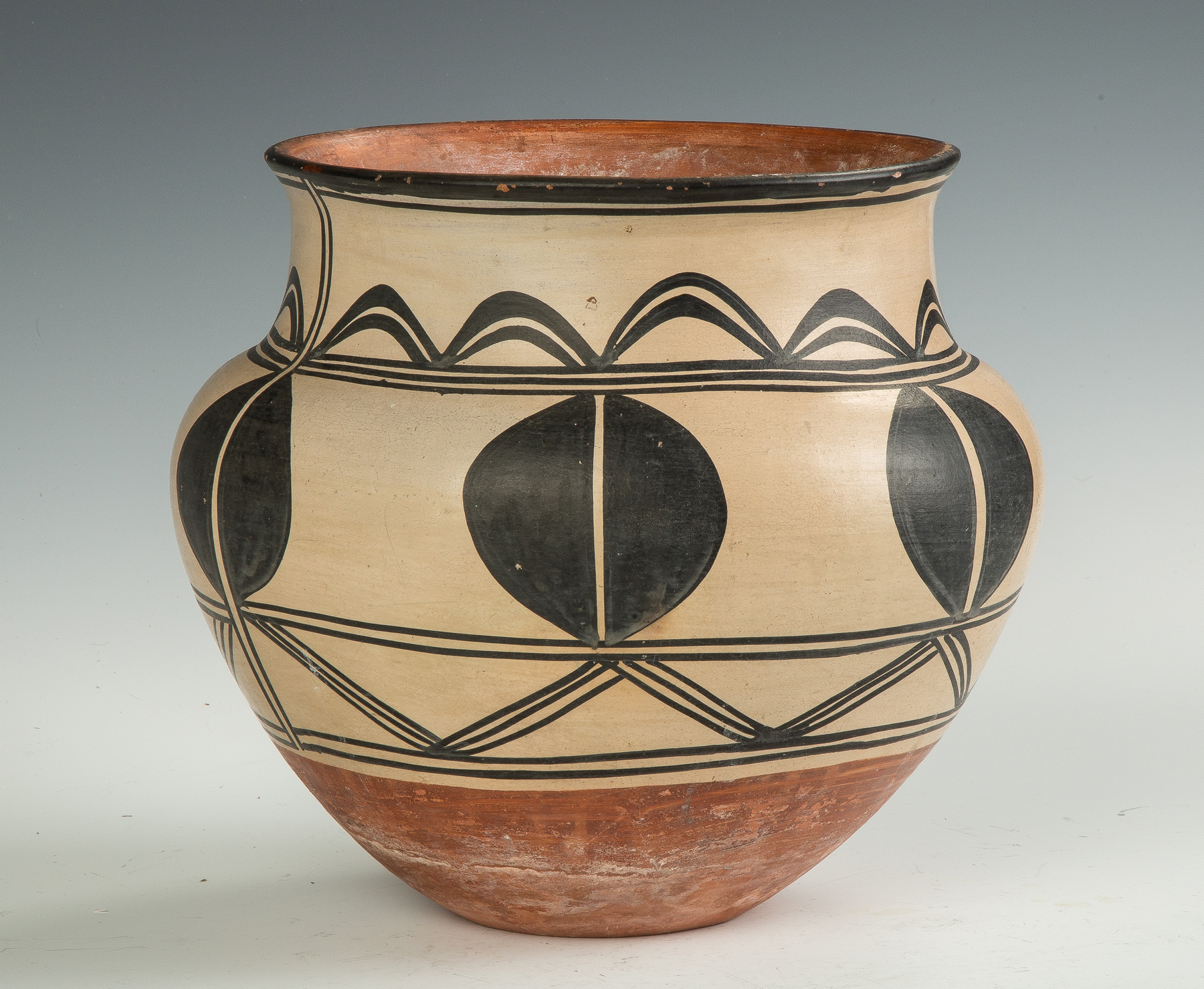 Appraisal: Santa Domingo Pot th century