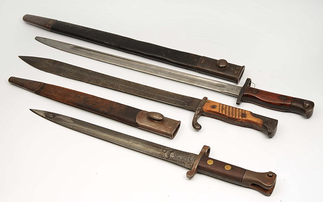 Appraisal: AN EARLY TH CENTURY BAYONET by Wilkinson Sword with hardwood