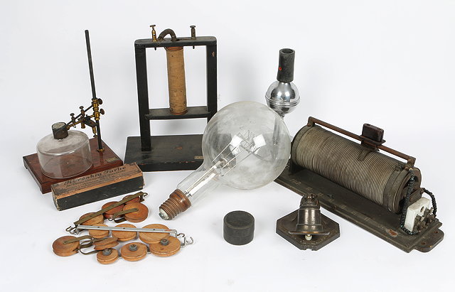 Appraisal: A QUANTITY OF VARIOUS LABORATORY EXPERIMENTS AND EQUIPMENT TO INCLUDE