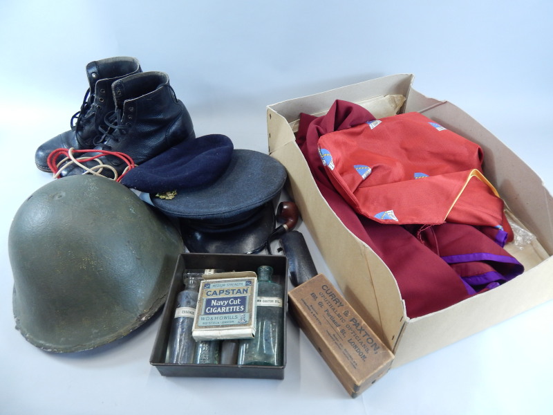 Appraisal: Miscellaneous items of costume etc to include a 's military