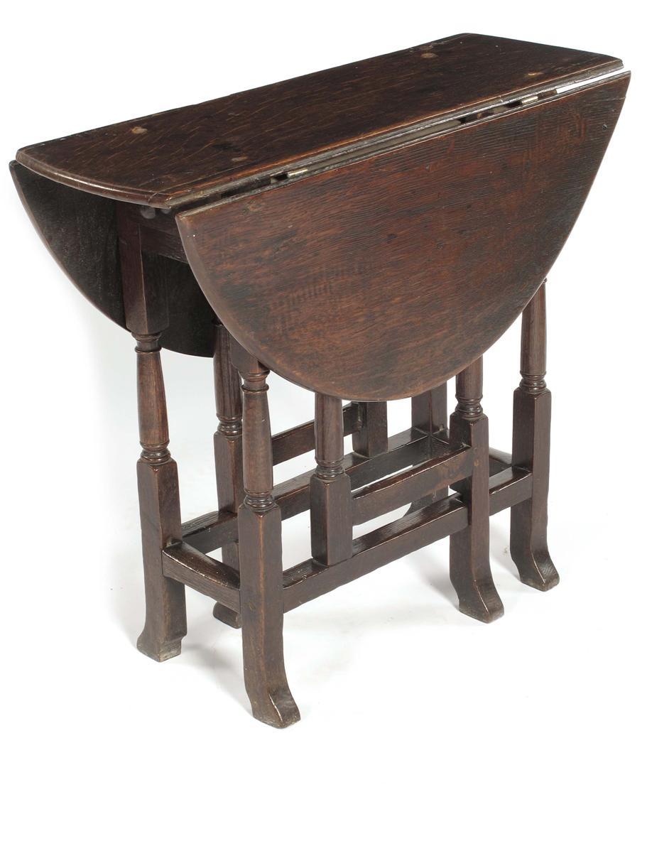 Appraisal: A small oak gateleg table