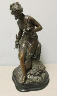 Appraisal: Unsigned Fine Quality Patinated Bronze of a Classical Beauty Holding