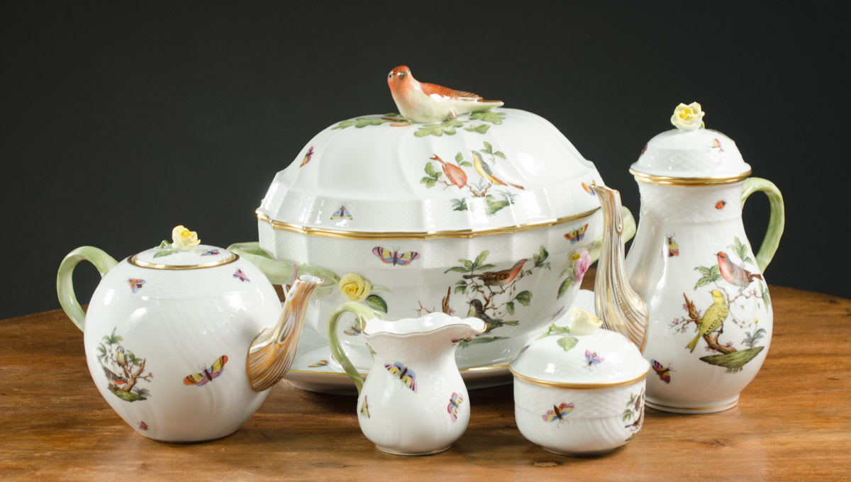 Appraisal: HEREND HAND PAINTED FINE CHINA seventeen pieces in the Rothschild