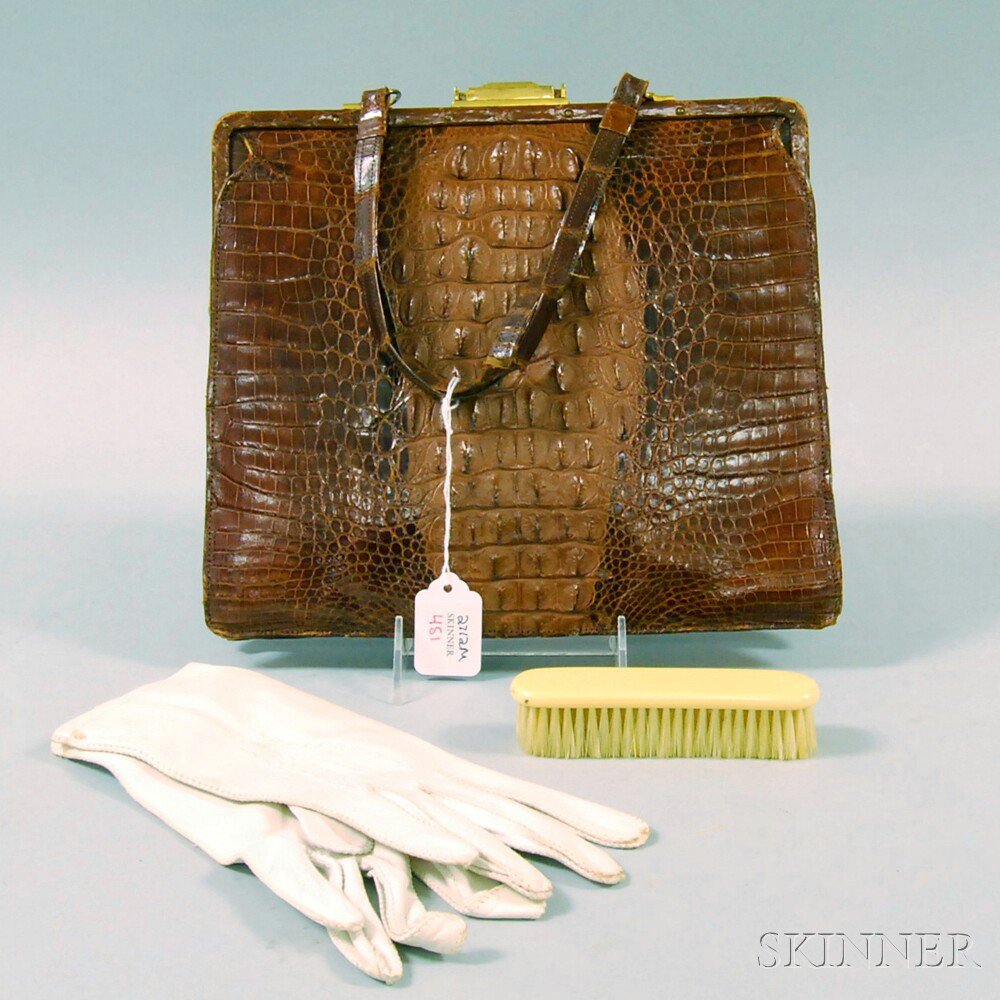 Appraisal: Brown Leather Alligator Skin-pattern Lady's Handbag probably America s with