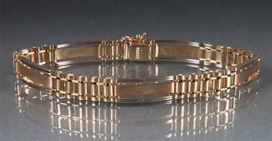 Appraisal: Lady's K gold link bracelet clasp marked ''B M ''