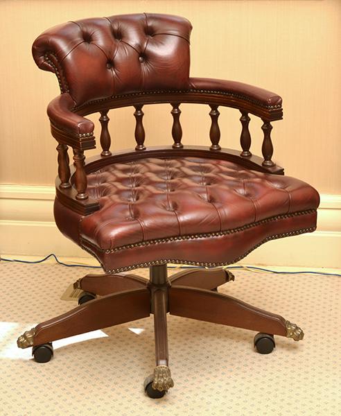 Appraisal: LEATHER AMERICAN STYLE BUTTON SWIVEL OFFICE CHAIR