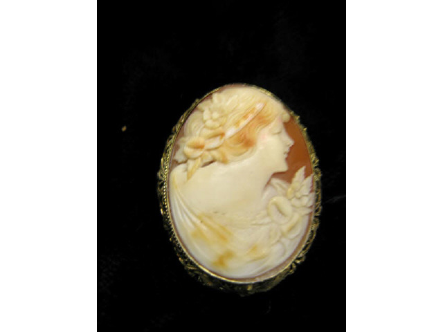 Appraisal: k Gold Cameo Brooch carved shell portrait of a maiden