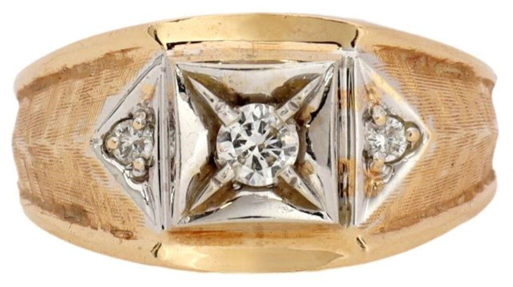 Appraisal: Estate Gent's kt yellow gold ring set with three diamonds