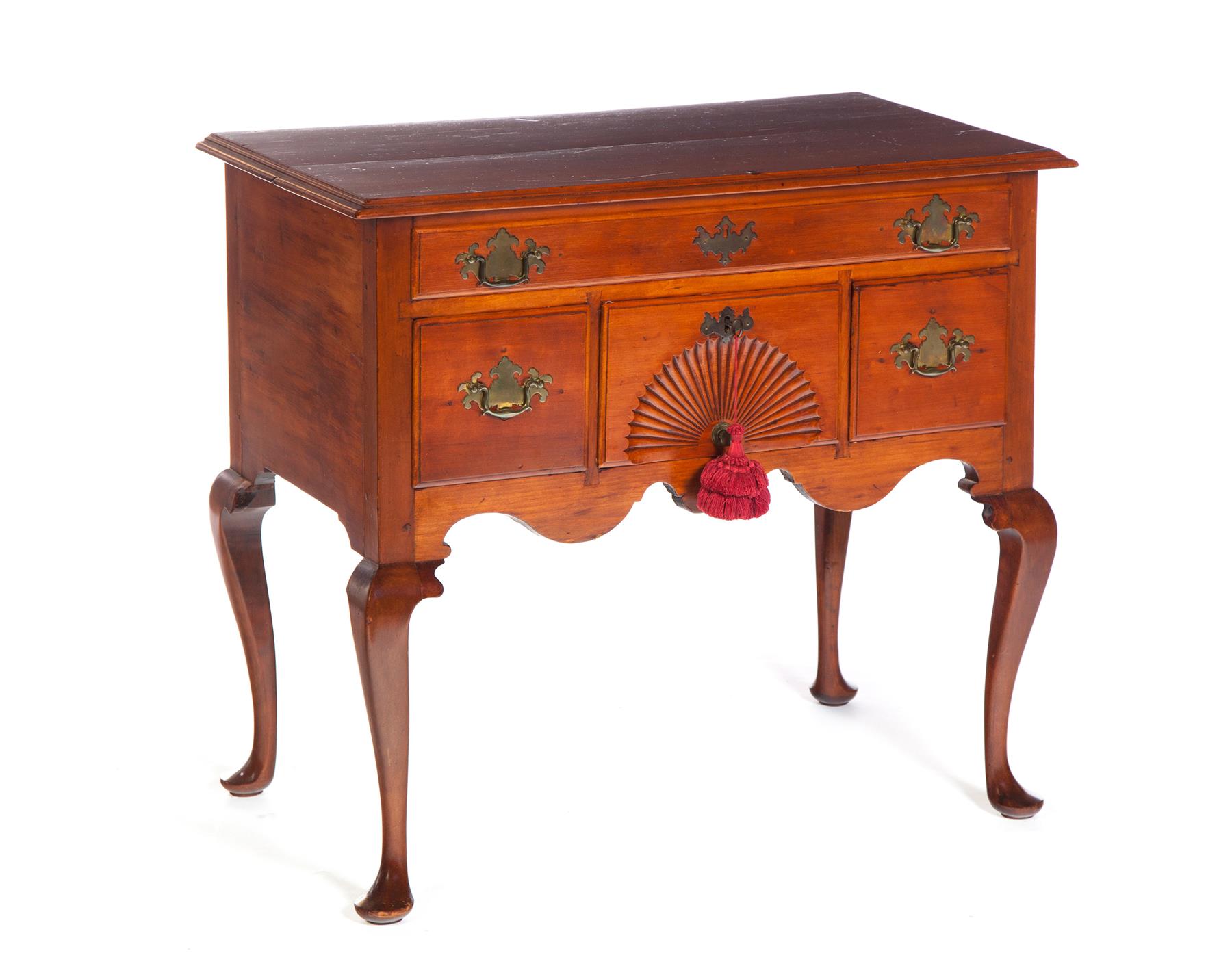 Appraisal: AMERICAN QUEEN ANNE DRESSING TABLE Mid th century cherry with