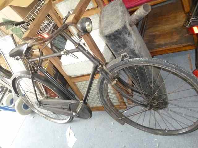 Appraisal: POSSIBLY RALEIGH GENT'S BICYCLE Frame No J fitted with push