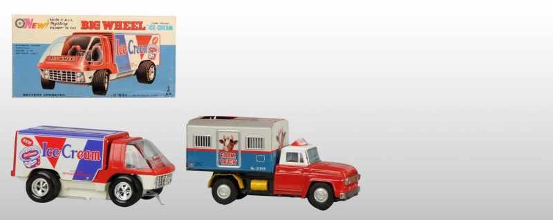 Appraisal: Lot of Tin Litho Truck Battery-Operated Toys Description Japanese Working