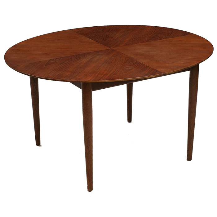 Appraisal: Baker dining table oval top with starburst walnut veneer pattern