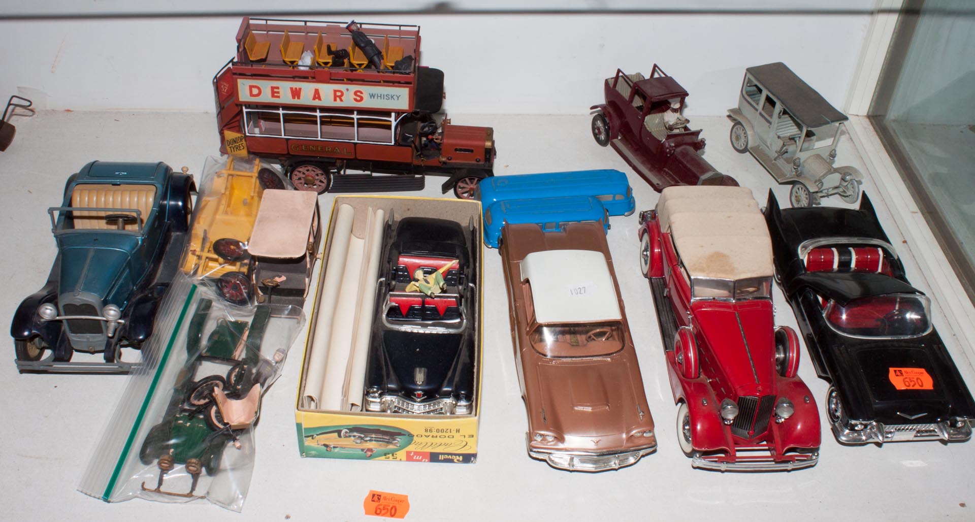 Appraisal: Assorted plastic and other model cars includes collector models Cadillac