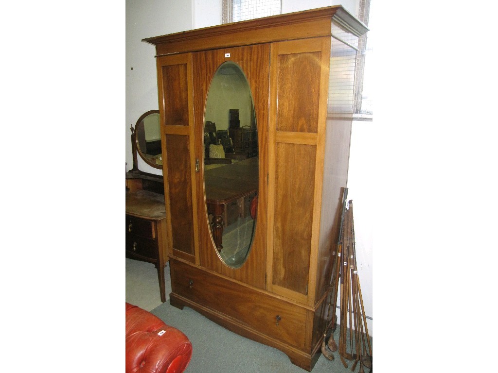 Appraisal: Three piece mahogany bedroom suite with a triptych toilet mirror