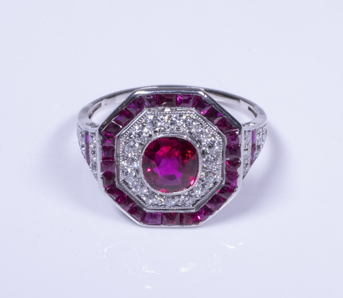 Appraisal: LADIES ANTIQUE EDWARDIAN PLATINUM AND RUBY RING Set with a