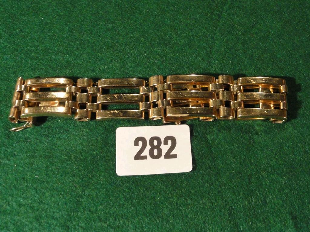 Appraisal: A ct gold bracelet of gate link form g