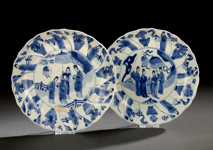 Appraisal: Fine Pair of Chinese Export Blue and White Porcelain Saucer