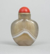 Appraisal: An Agate Snuff Bottle A bottle carved out of grey