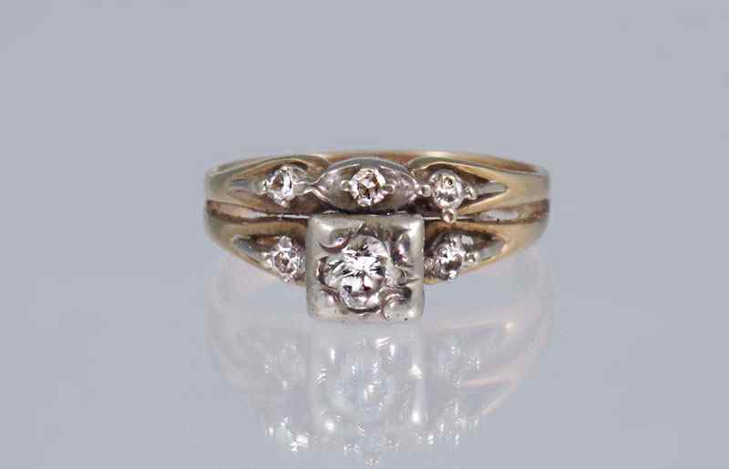 Appraisal: k GOLD DIAMOND BRIDAL RING SET K yellow gold diamond