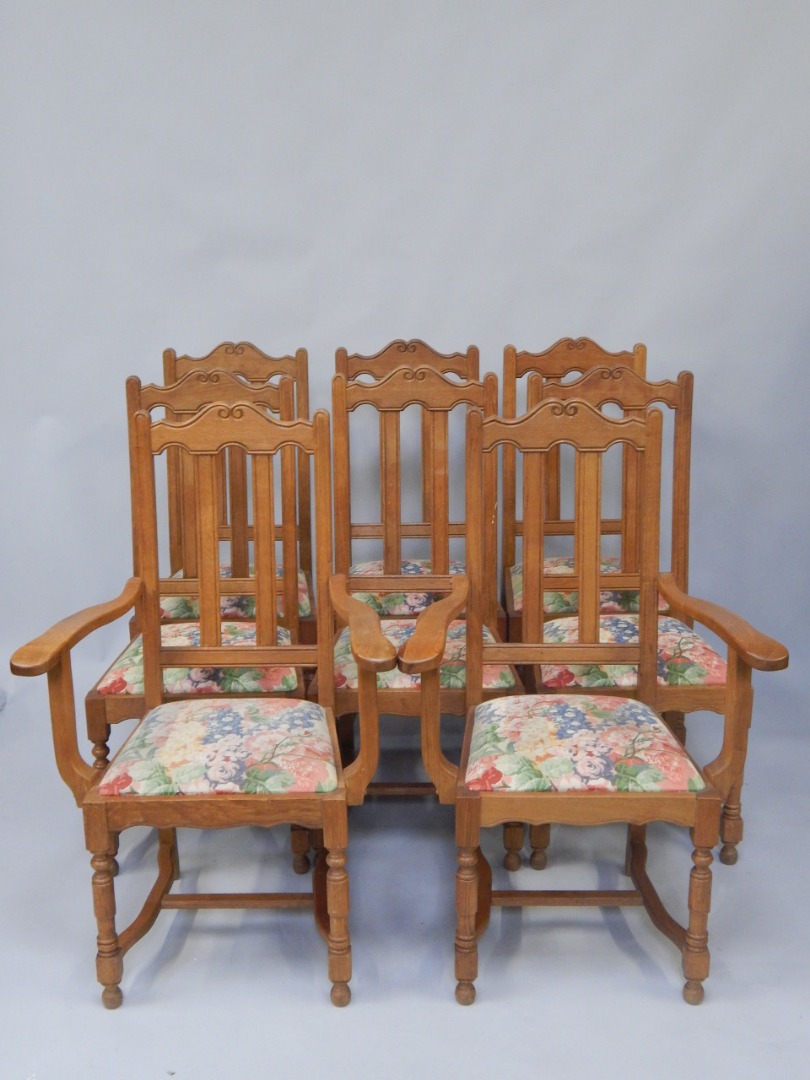 Appraisal: A set of twelve oak dining chairs each with a