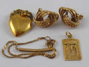 Appraisal: A mixed lot comprising a yellow metal tests carat gold