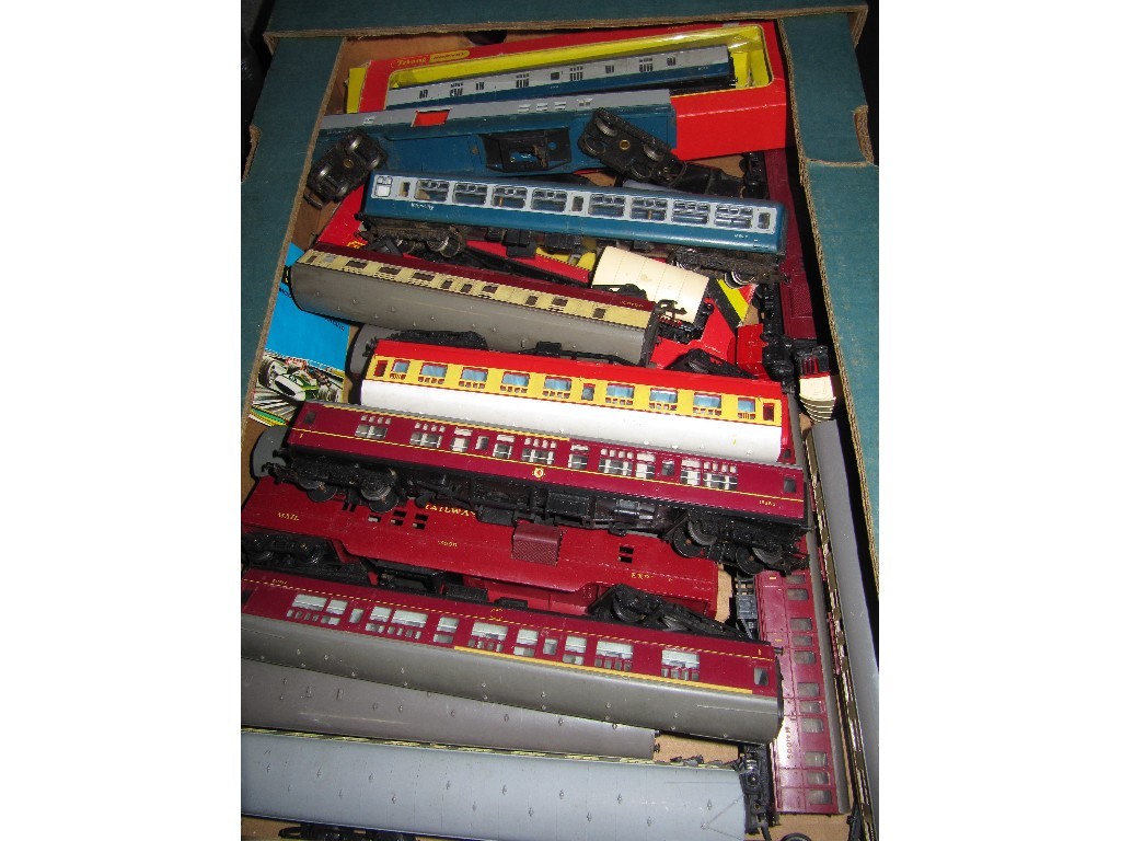 Appraisal: Lot comprising four boxes of Hornby model train equipment