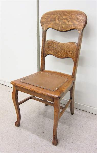 Appraisal: A SET OF SIX OAK DINING CHAIRS American c