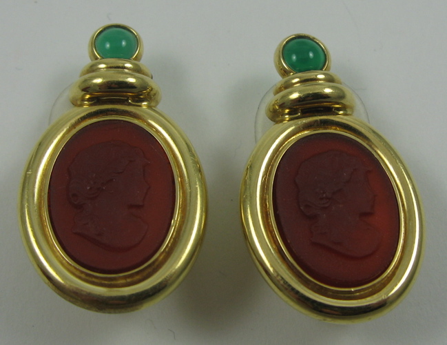 Appraisal: PAIR OF CAMEO AND EIGHTEEN KARAT GOLD EARRINGS Clip on