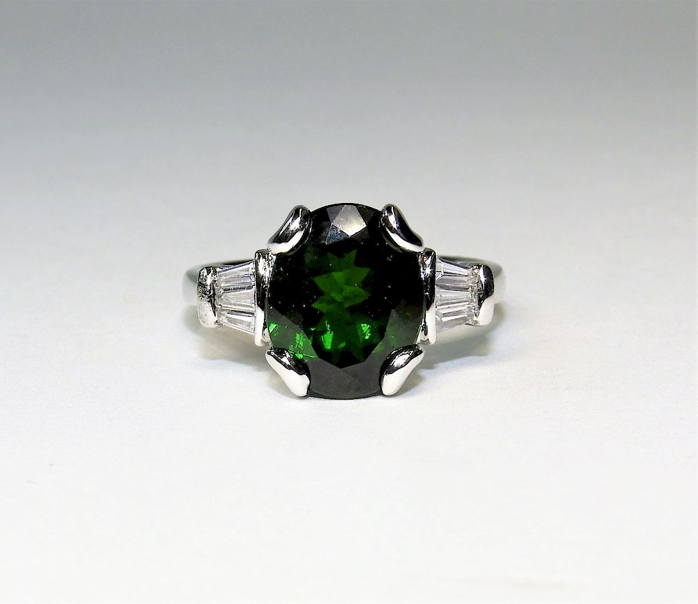 Appraisal: K Yellow Gold Oval Emerald Spinel Lady's Ring China th