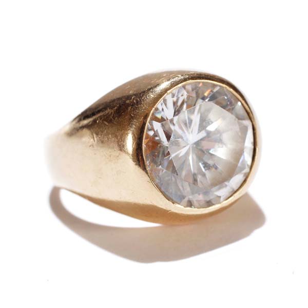 Appraisal: Large and chunky K gold ring with large clear stone