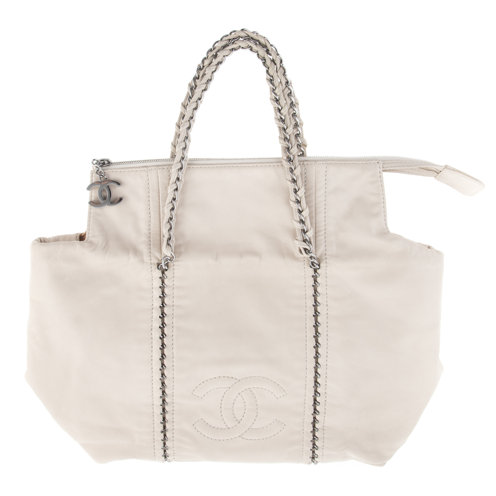 Appraisal: A CHANEL LUXE LIGNE TOTE A cream calfskin leather Chanel