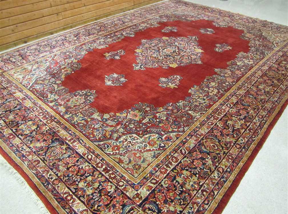 Appraisal: SEMI-ANTIQUE PERSIAN SAROUK CARPET Arak region Markazi Province northwest Iran