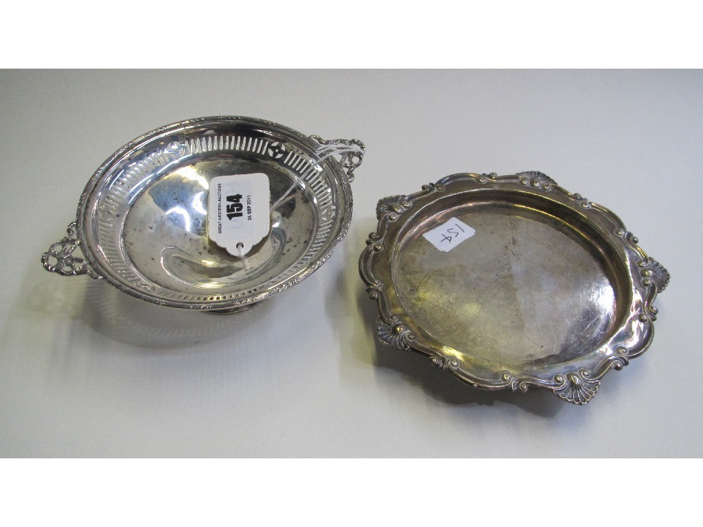 Appraisal: Lot comprising silver comport Chester and a silver stand Sheffield